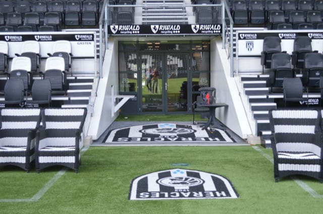 Heracles onderuit in De Kuip