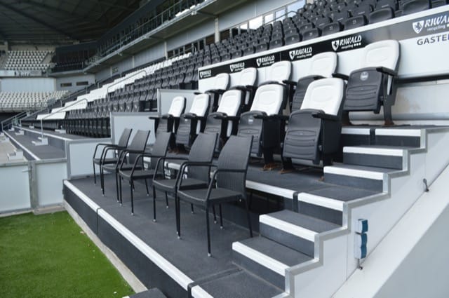 Heracles onderuit in De Kuip