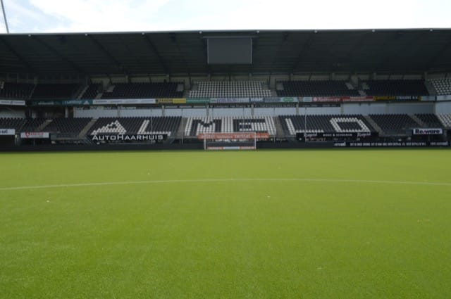 Heracles onderuit in De Kuip