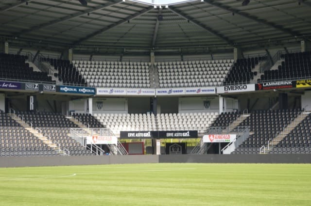 Heracles onderuit in De Kuip
