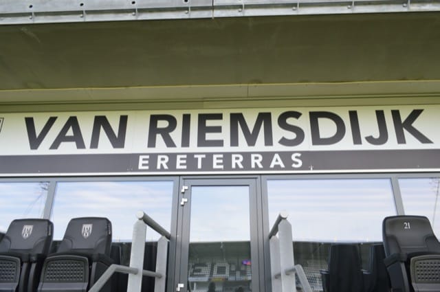 Heracles onderuit in De Kuip