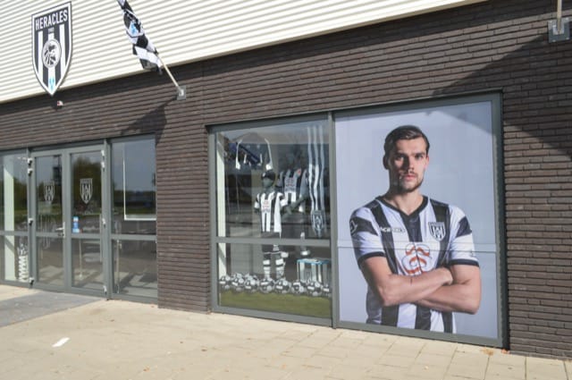 Heracles onderuit in De Kuip
