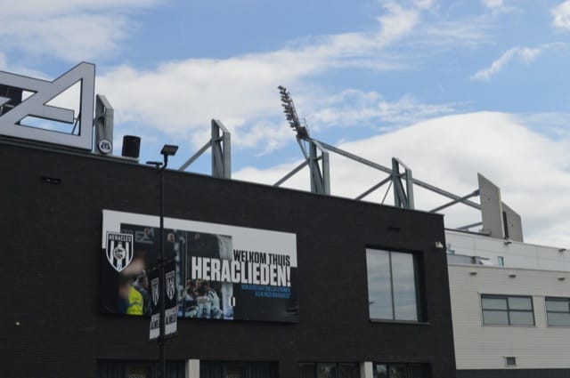 Heracles onderuit in De Kuip